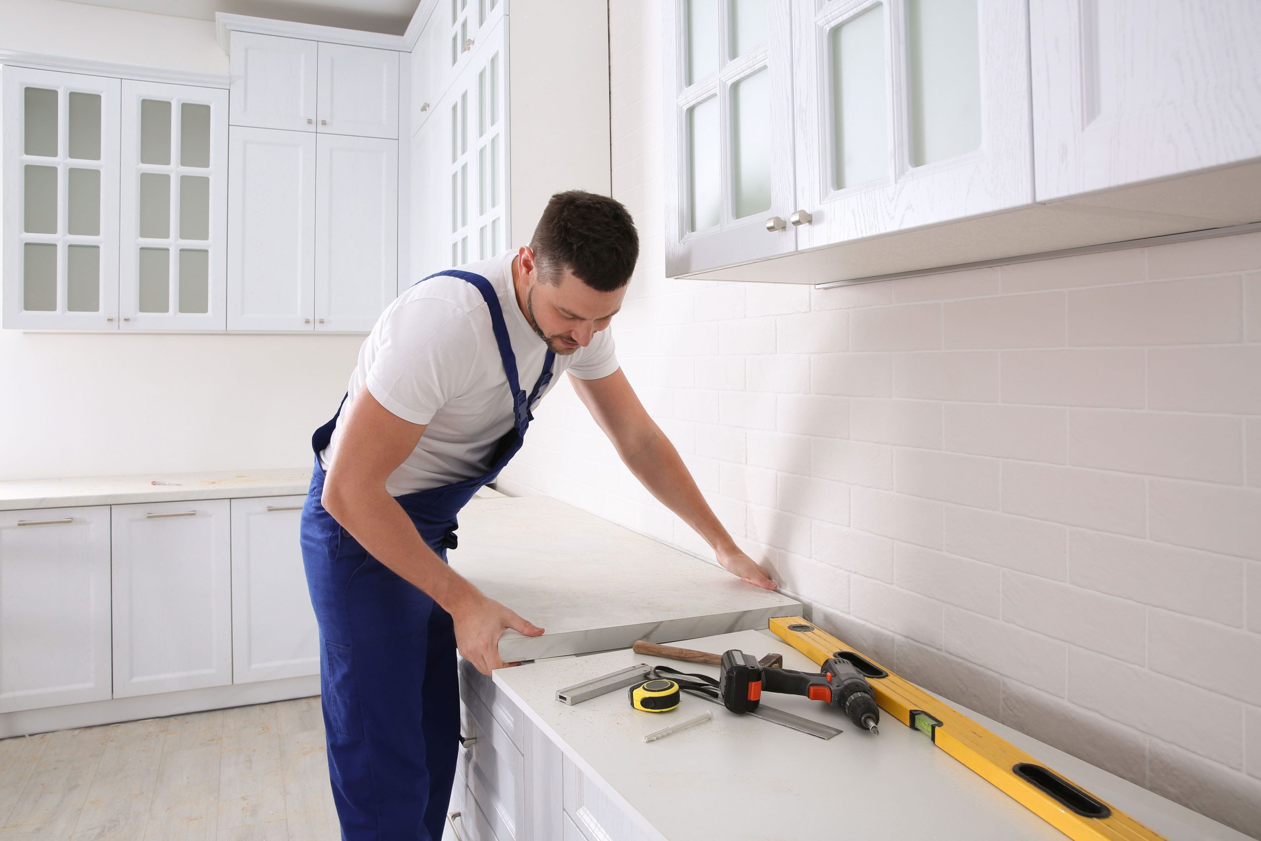 A kitchen remodeling expert installs countertops in a {city} home.